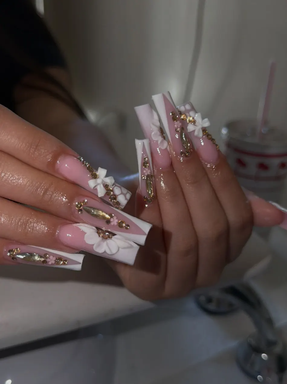 Clean white nail set