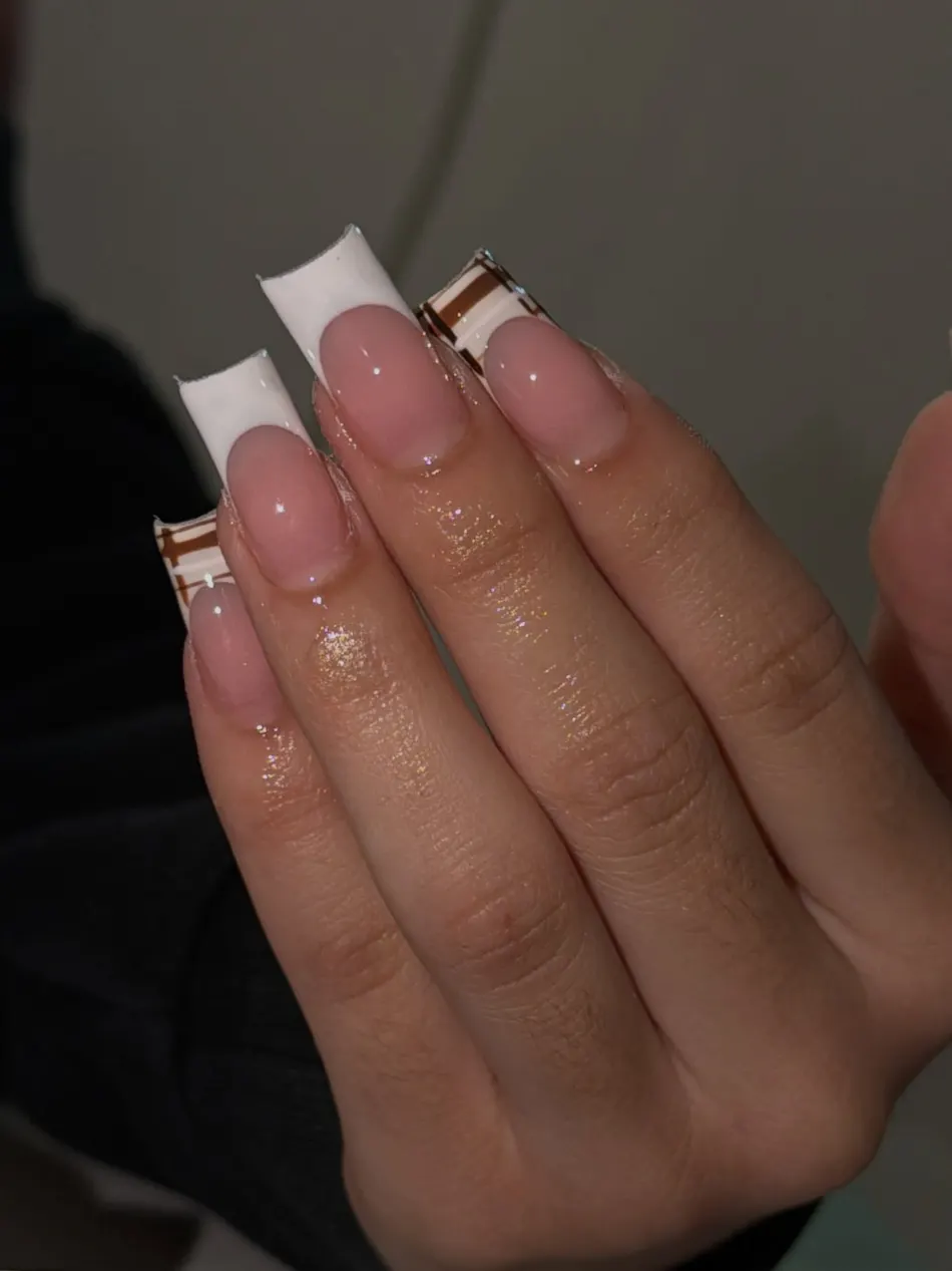 Warm brown pumpkin-season nail set